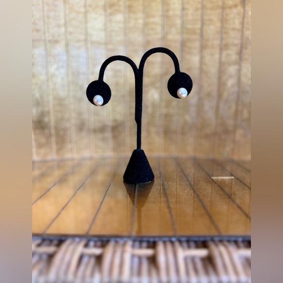 Beautiful pale lavender Tahitian pearl earrings pierced post🌸stud - Picture 1 of 8